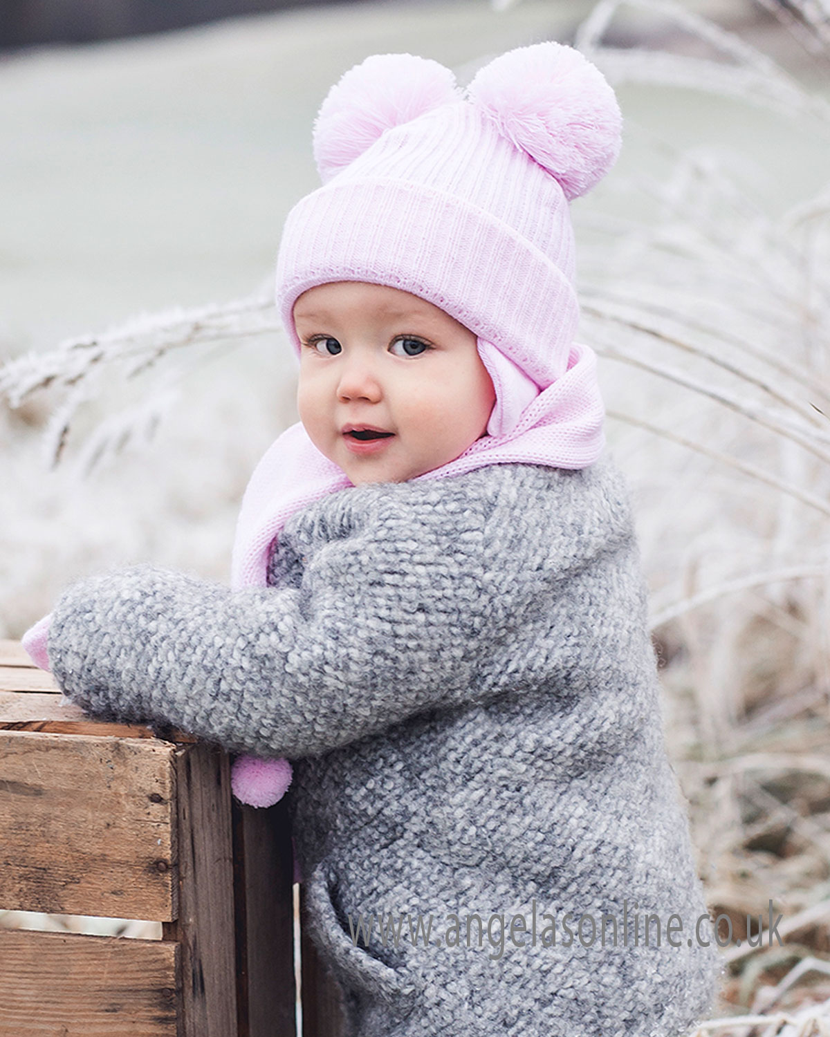 satila double pom pom hat